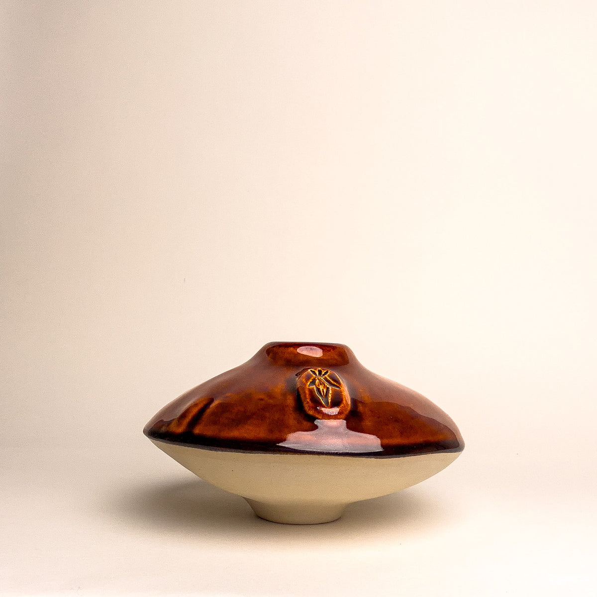Cardo Cartouche Vase